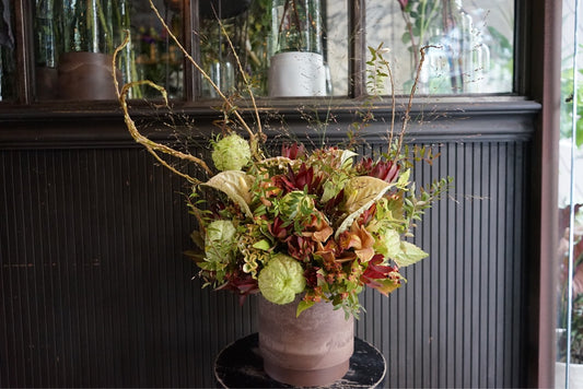 季節のお花を使ったおまかせのアレンジメント