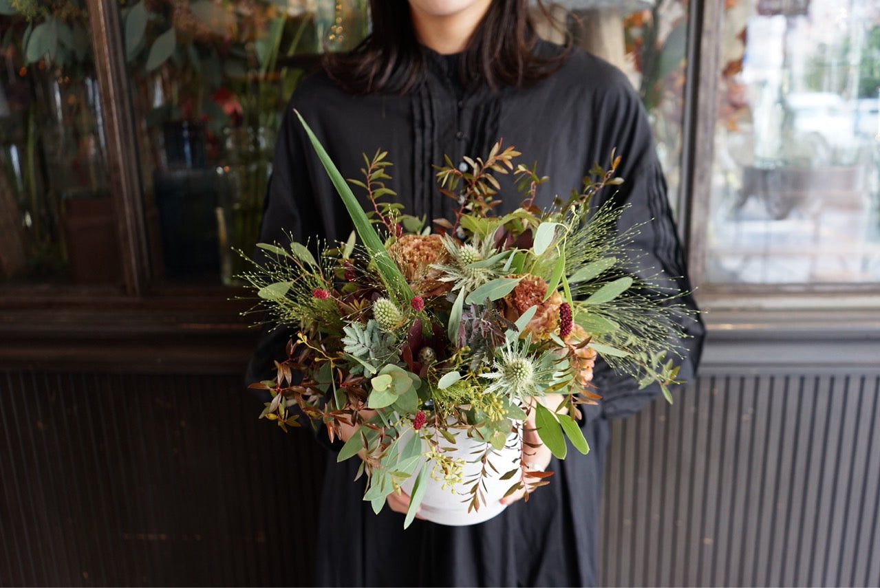 季節のお花を使ったおまかせのアレンジメント